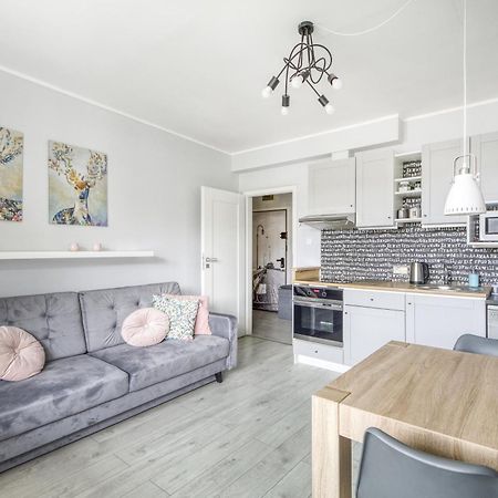 Gama Home Kondratowicza18 Warsaw Luaran gambar